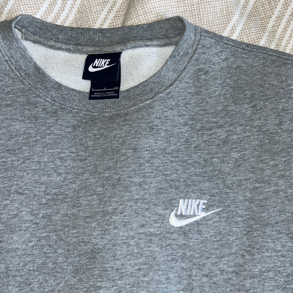 NIKE Grey Crewneck size Small